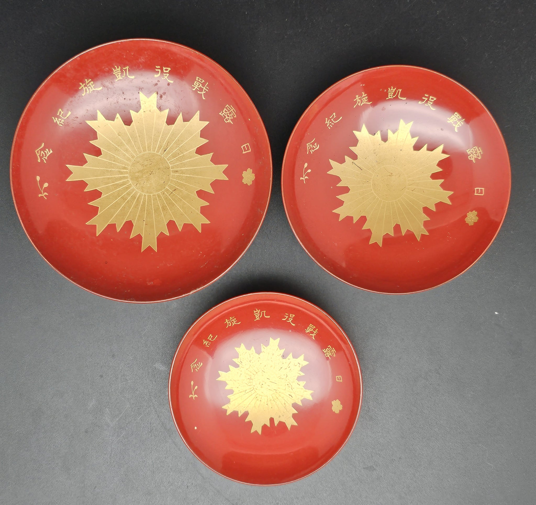 Russo Japanese War Badge of Rising Sun Infantry Lacquer Sake Cup Set